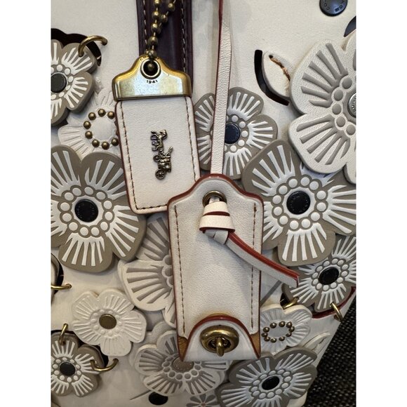 Coach Tea Rose Dakota Rouge Shoulder Bag Chalk Leather Flower Appliqué MINT - Picture 9 of 16